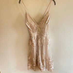 NWT Blāshe champagne adjustable strap size JUNIORS large. More like misses med